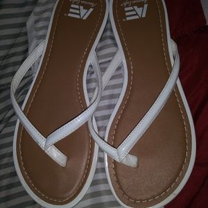American eagle flip flop sandals